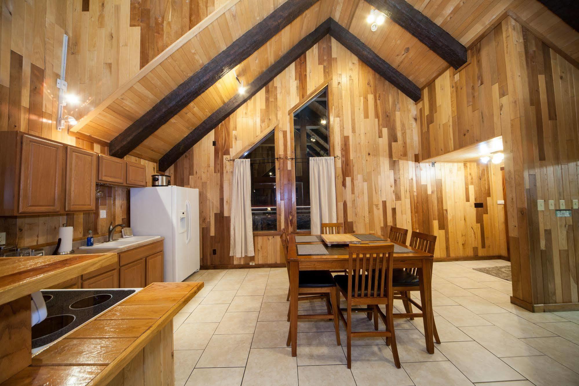 Log Cabin Lodge & Suites Jones Mills Kültér fotó