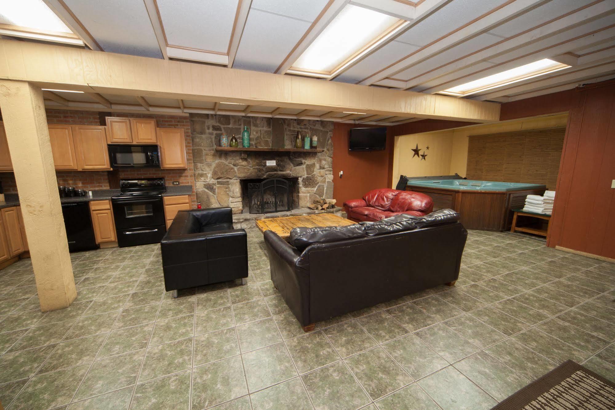 Log Cabin Lodge & Suites Jones Mills Kültér fotó