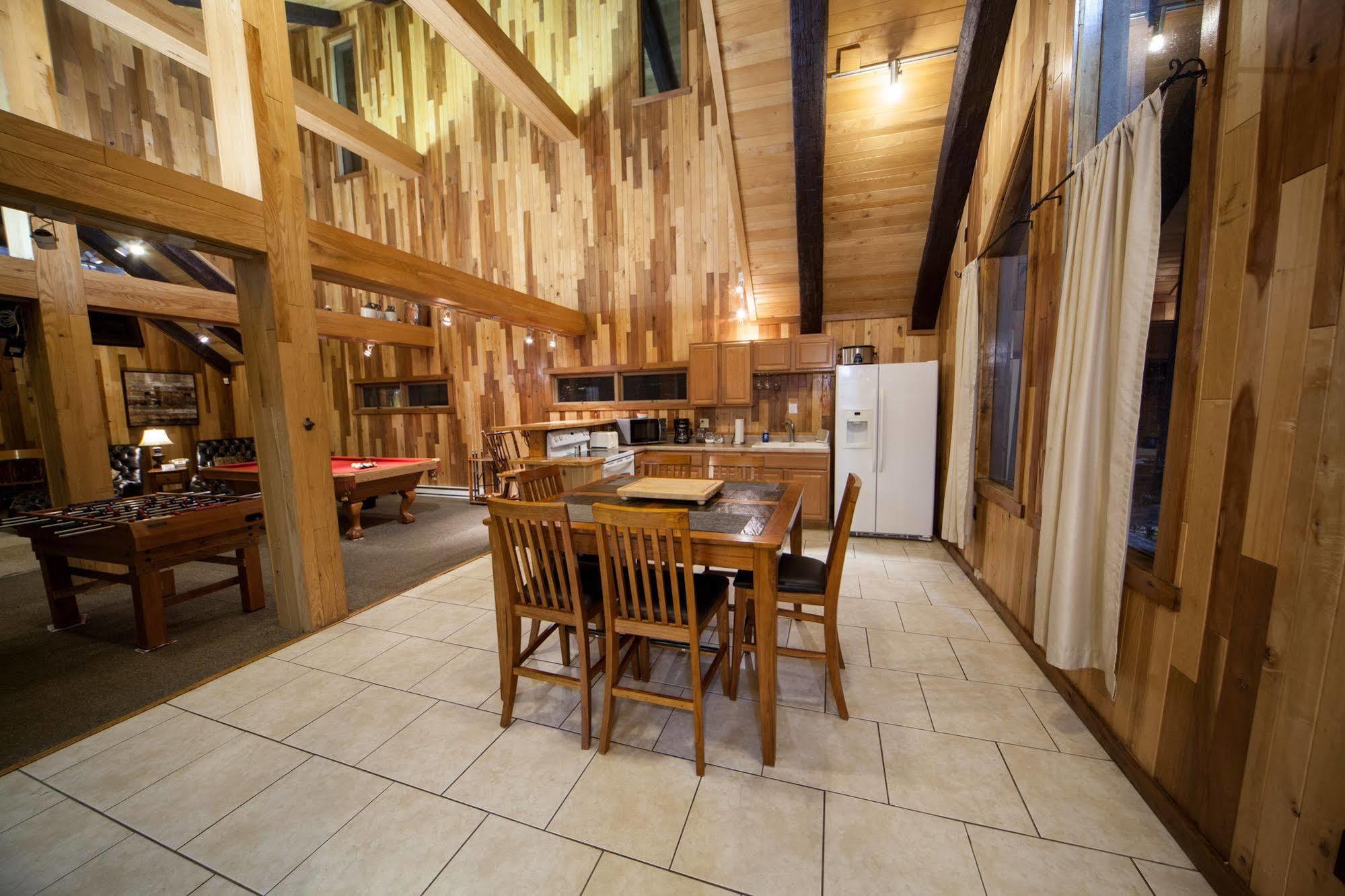 Log Cabin Lodge & Suites Jones Mills Kültér fotó