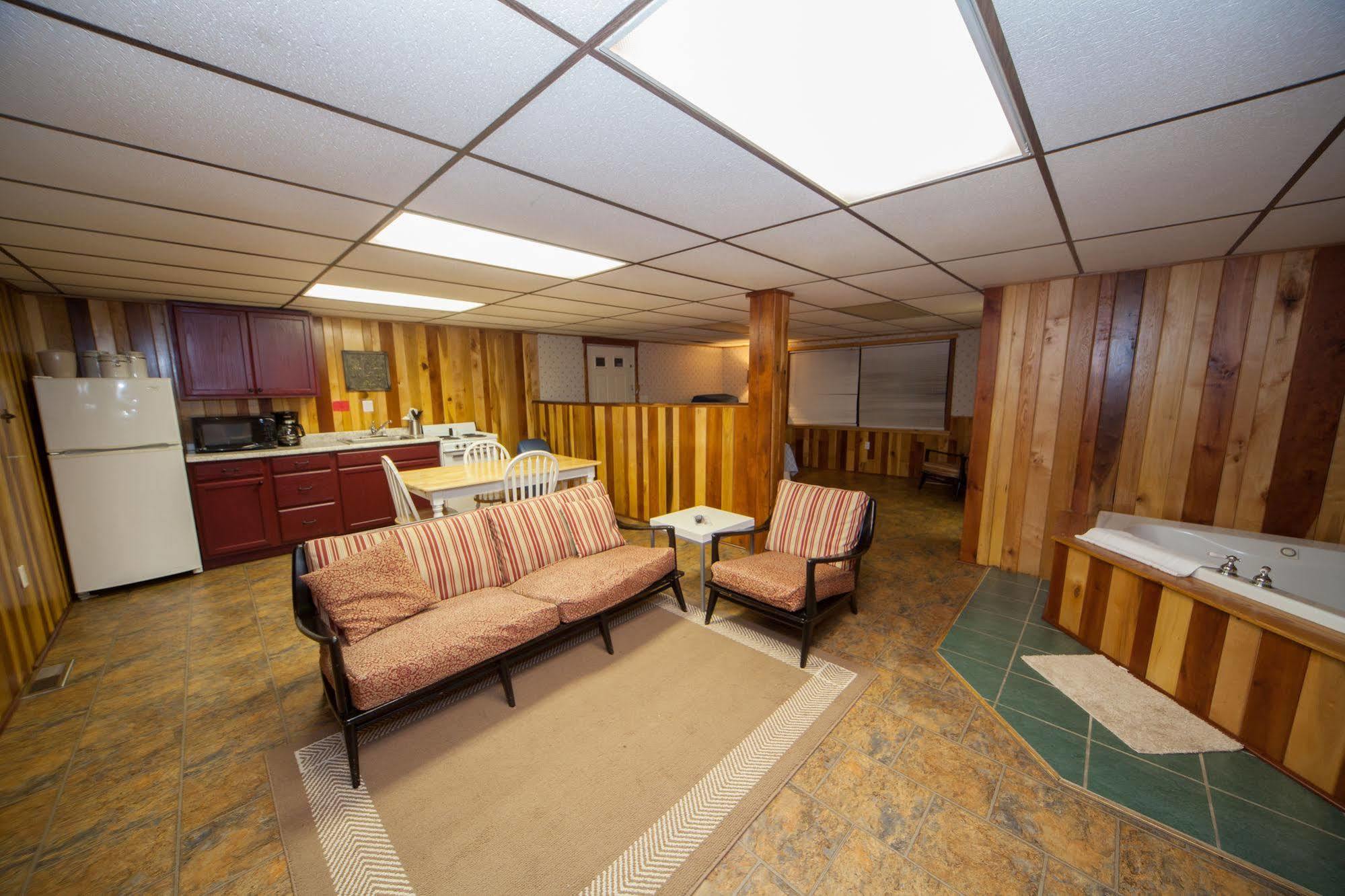 Log Cabin Lodge & Suites Jones Mills Kültér fotó