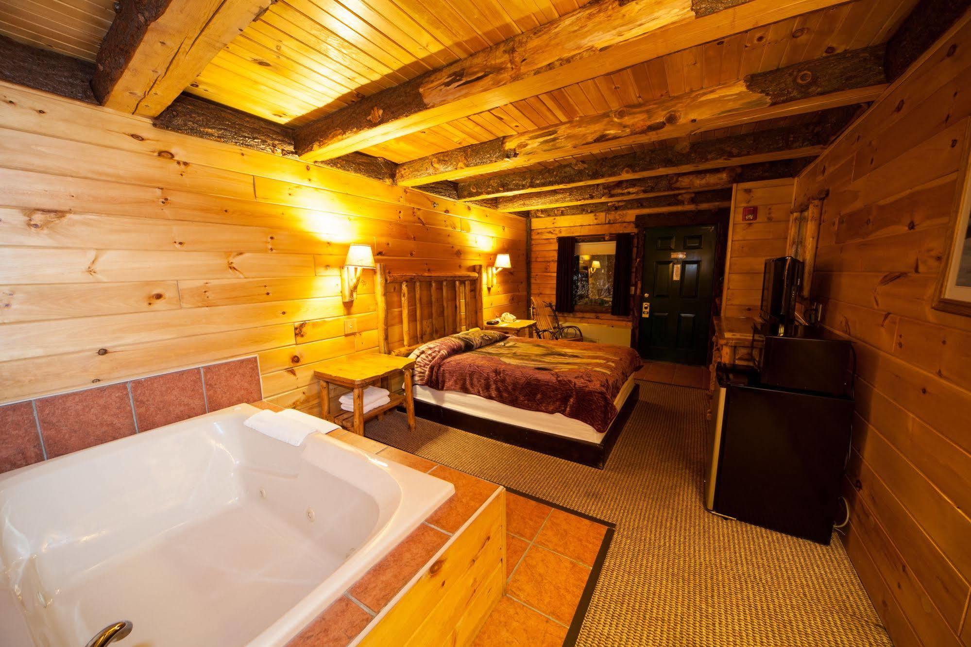 Log Cabin Lodge & Suites Jones Mills Kültér fotó