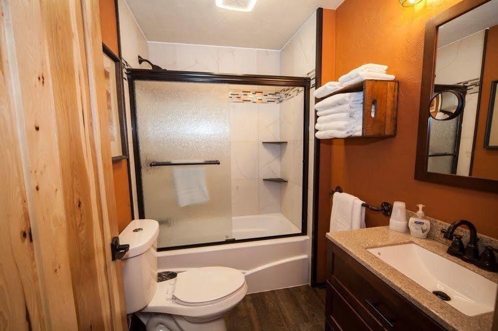 Log Cabin Lodge & Suites Jones Mills Kültér fotó