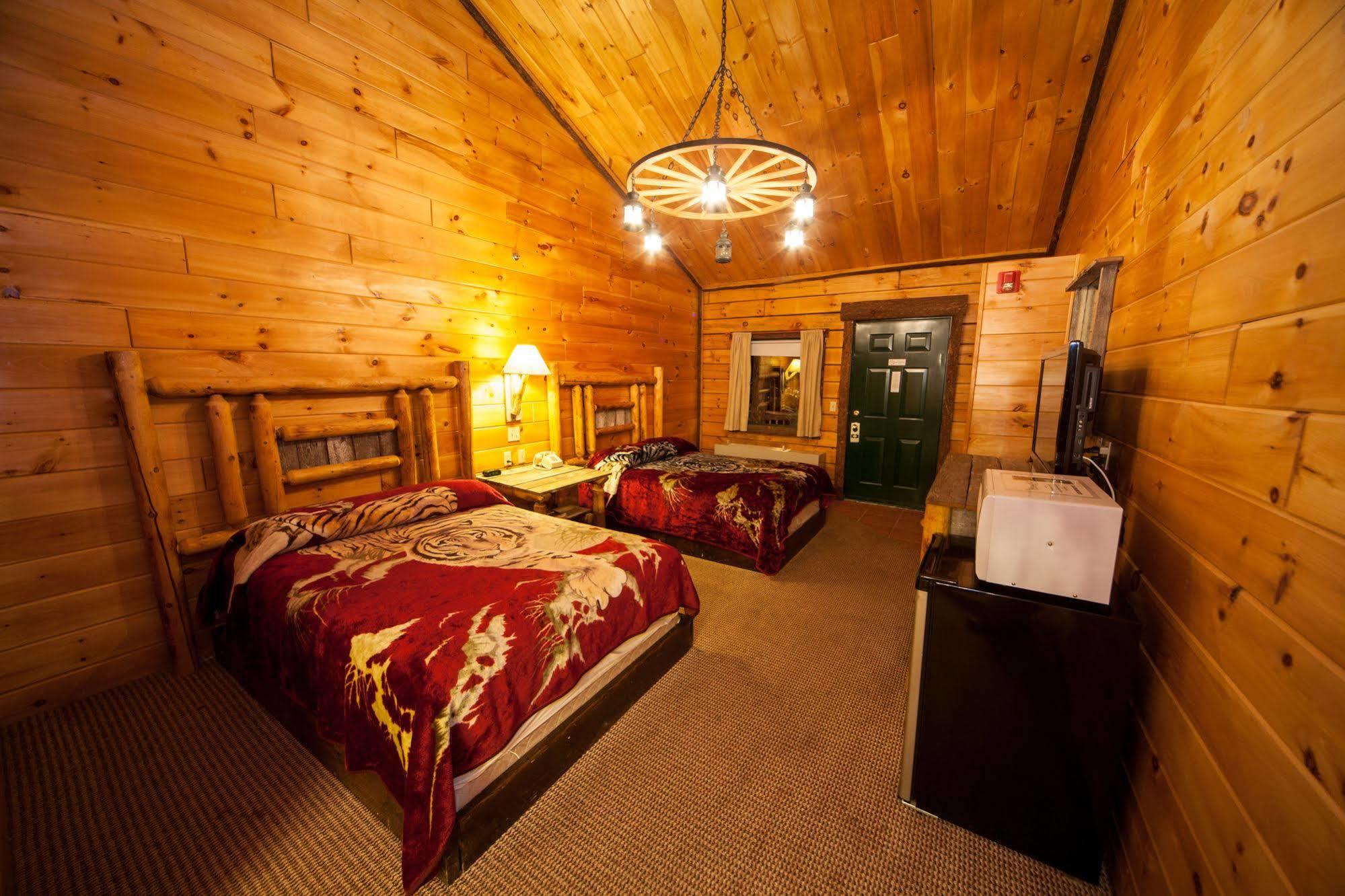 Log Cabin Lodge & Suites Jones Mills Kültér fotó
