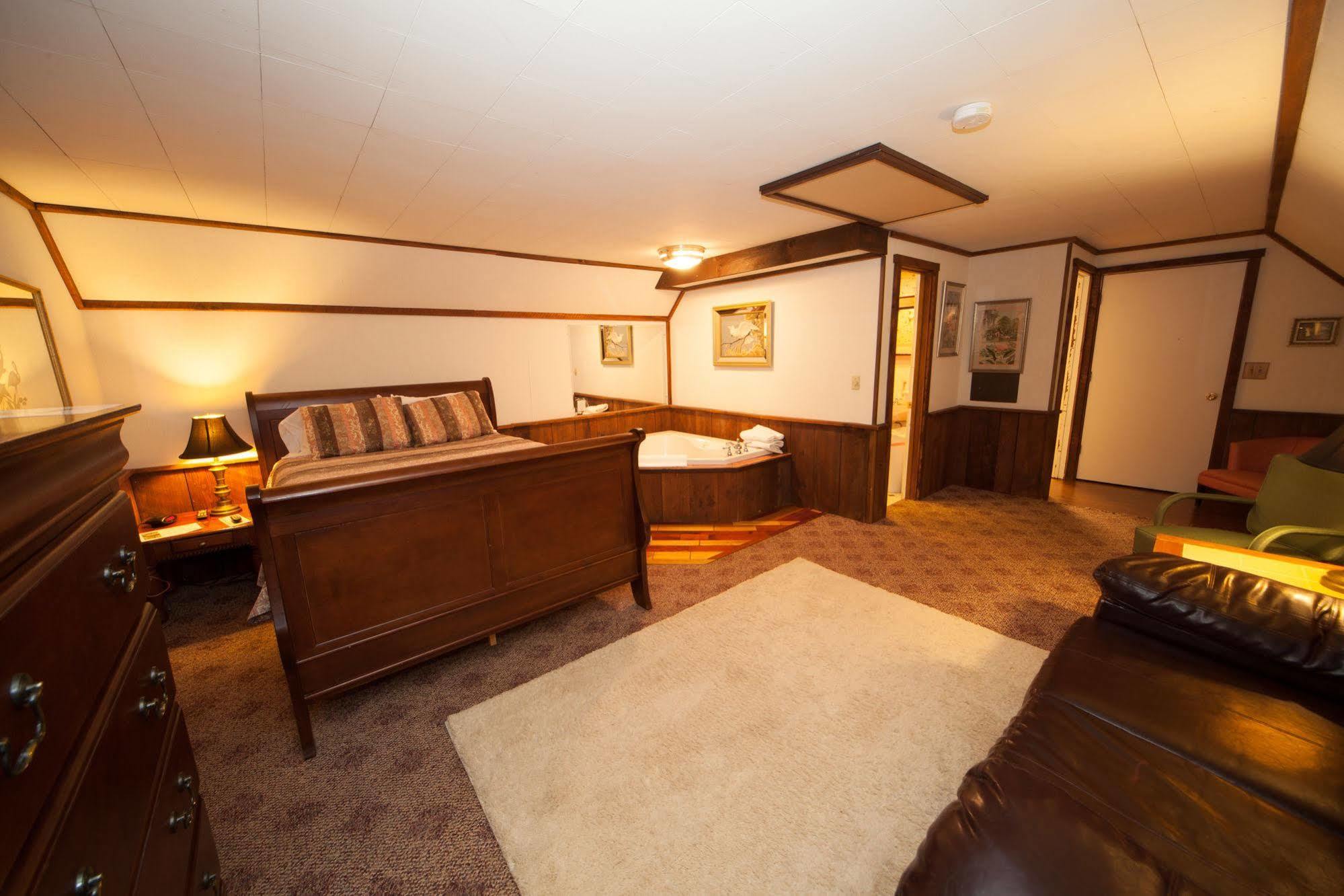 Log Cabin Lodge & Suites Jones Mills Kültér fotó